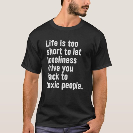 人生は短すぎて孤独に追い返される Tシャツ (正面)