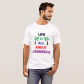 人生は経験がすべて モチベーショナル・クオート Tシャツ (正面フル)