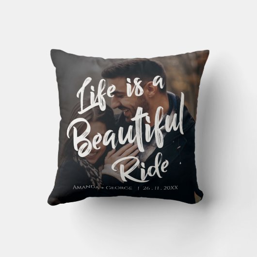 人生は美しいライド引用文写真結婚の贈り物 クッション (裏面)