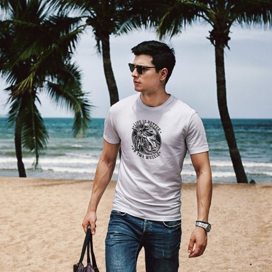 人生は良いバイクもしくは自転車に乗る人 Tシャツ