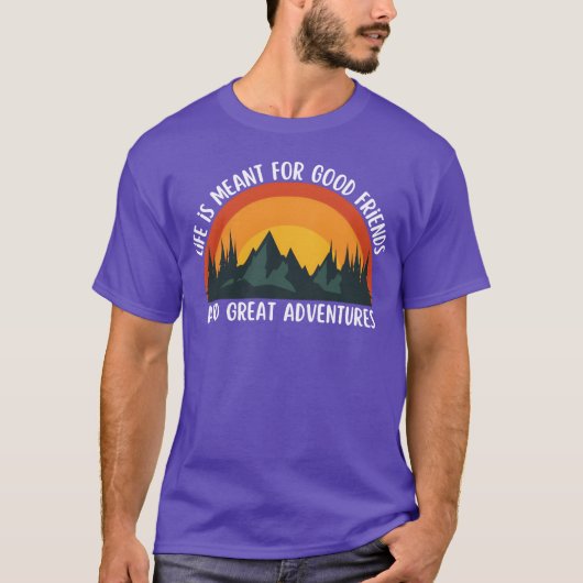 人生は良い友達と素晴らしい冒険のためのもの Tシャツ (正面)