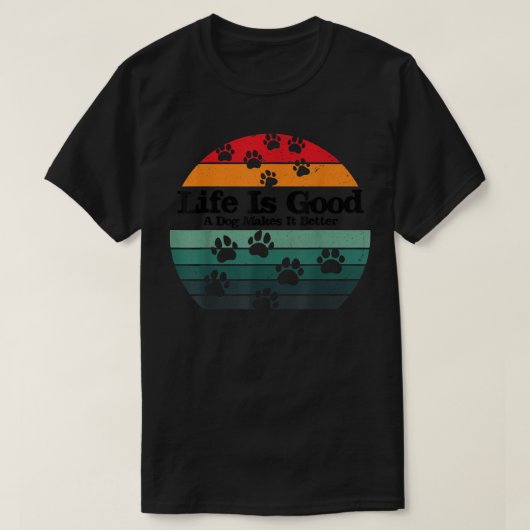 人生は良い 犬がそれをより良くする Tシャツ (デザイン正面)