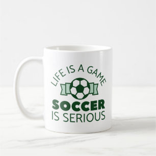 人生は試合のサッカーは深刻だ コーヒーマグカップ