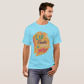 人生は道を見出す Tシャツ (正面フル)