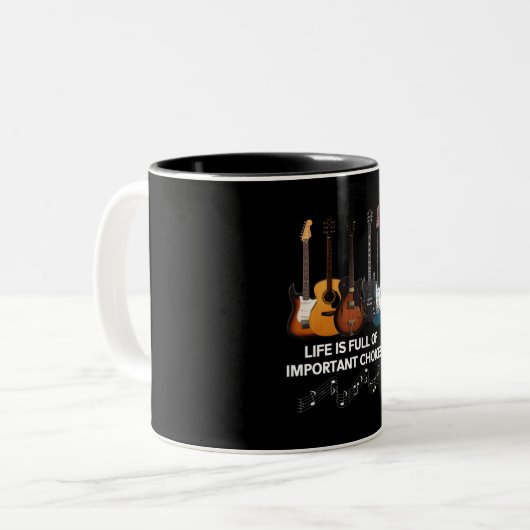 人生は重要な選択肢でいっぱいだギター愛好家 ツートーンマグカップ (正面左)