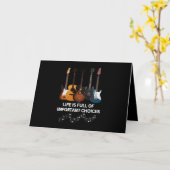 人生は重要な選択肢でいっぱい。ギター愛好家 カード (黄色い花)