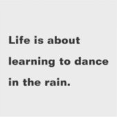 人生は雨学の引用文で踊ることだ シール (正面)