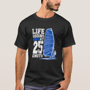 人生は25ノットで始まるウィンドサーフィンウォータースポーツSU Tシャツ
