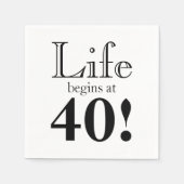 人生は40ブラックのレトロカッコいいグラフィックフォントから始まる スタンダードカクテルナプキン (正面)