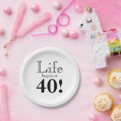 人生は40ブラックのレトロカッコいいグラフィックフォントから始まる ペーパープレート (パーティー)