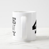 人生は40 40歳のおもしろい誕生日の大きなXLマグで始まる ジャンボコーヒーマグカップ (裏面)