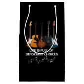 人生は、ギター愛好者の大切な選択に満ちている スモールペーパーバッグ (正面)