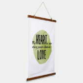 人生を受け入れ前向きるための自己の愛の感情 吊り下げ型タペストリー (傾斜あり)