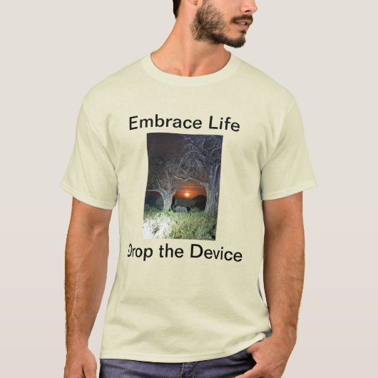 人生を楽しもう デバイスを手放そう Tシャツ (正面)