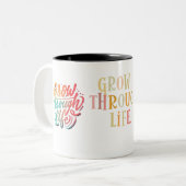 人生を通じて成長する ツートーンマグカップ (正面左)