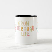 人生を通じて成長する ツートーンマグカップ (中央)