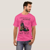 人生与えの山々があなたのブーツに置く Tシャツ (正面フル)