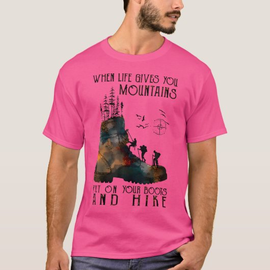 人生与えの山々があなたのブーツに置く Tシャツ (正面)