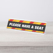 人目を引く「おはっきりした席をお願い」 デスクネームプレート (正面)