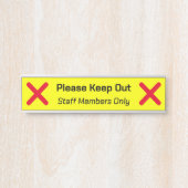 人目を引く「お願保い」看板 サインプレート (正面)