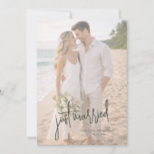 人目を忍んで海辺で結婚式を挙げる 案内状 (正面)