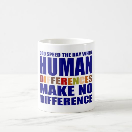 人種も民族も問題だ コーヒーマグカップ (中央)