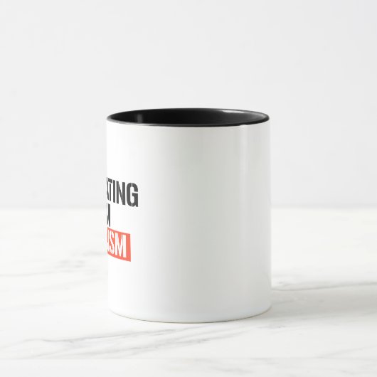 人種差別を許容することは人種差別である マグカップ (中央)