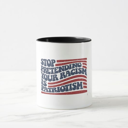 人種差別ストップを装うことは愛国心だ マグカップ (中央)