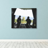 人道物資の箱 キャンバスプリント (インサイチュ (ウッドフロア))