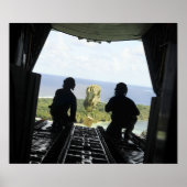 人道物資の箱 ポスター (正面)