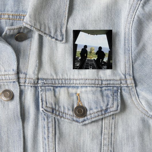 人道物資の箱 缶バッジ (インサイチュ)