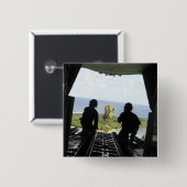 人道物資の箱 缶バッジ (正面&裏面)