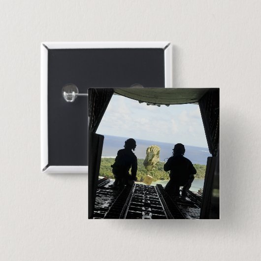 人道物資の箱 缶バッジ (正面&裏面)