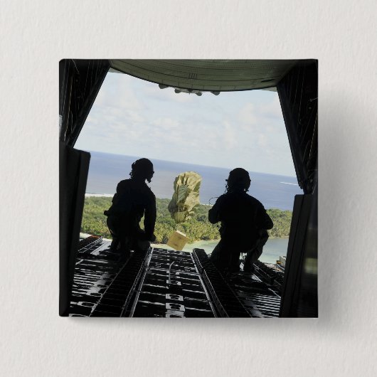 人道物資の箱 缶バッジ (正面)