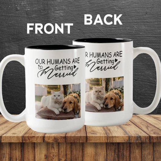 人間が結婚する猫と犬の写真 ツートーンマグカップ