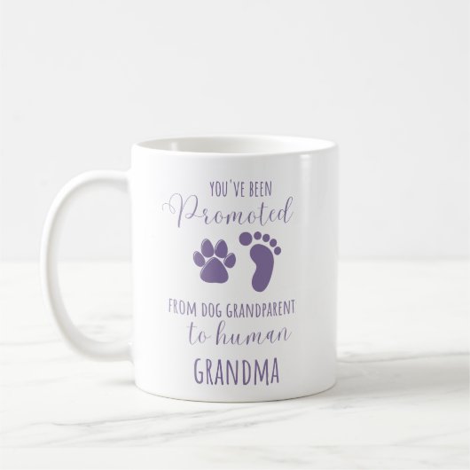 人間のおばあちゃんへの犬の親が昇進おもしろい コーヒーマグカップ (左)