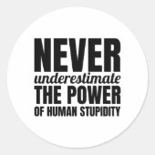人間の愚かさの力を過小評価してはいけない。 ラウンドシール (正面)