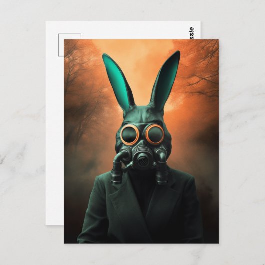 人間の服の不気味なガスマスクウサギ ポストカード (正面/裏面)