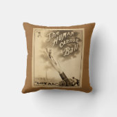 人間の砲弾のヴィンテージのサーカスの広告 クッション (裏面)