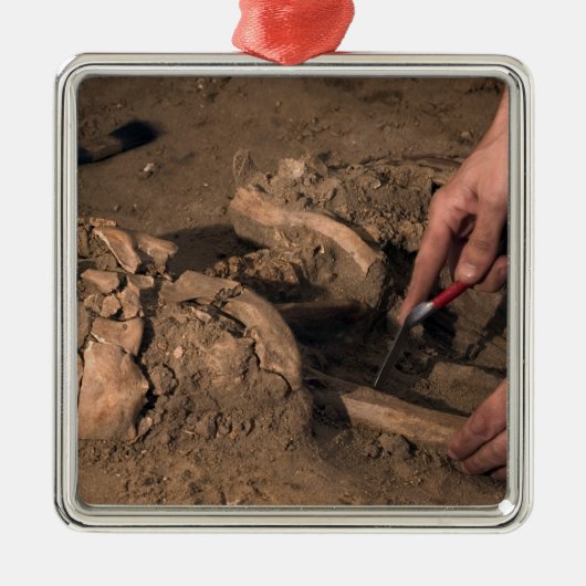 人間の遺体 メタルオーナメント (正面)