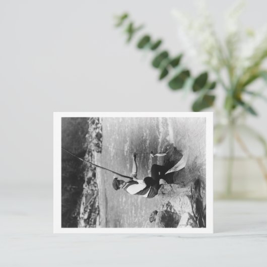 人間の魚釣りとランズ2つの魚を一度に写真撮影 ポストカード (スタンド正面)