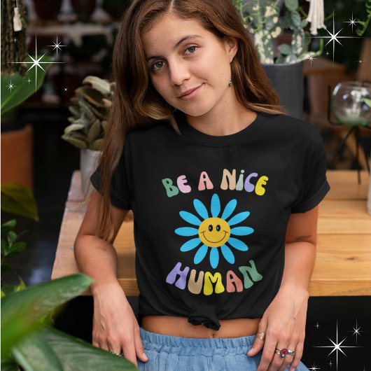 人間らしい青と黄色の花のグラフィックになる Tシャツ