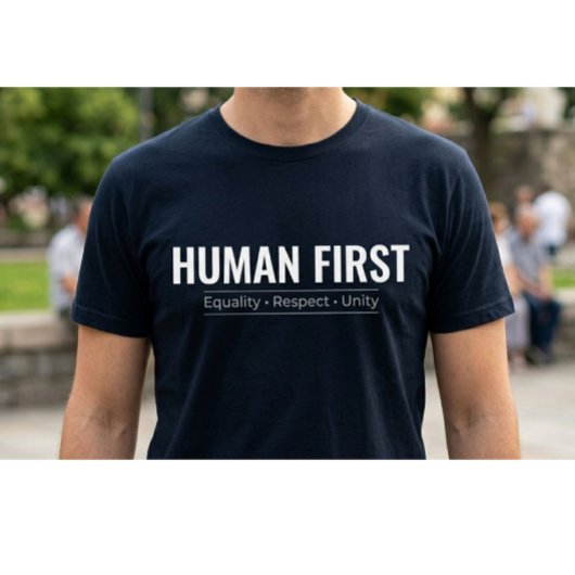 人間第一の平等と尊重を貫くユニークなデザイン Tシャツ