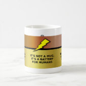 人間電池おもしろいTシャツ コーヒーマグカップ (中央)