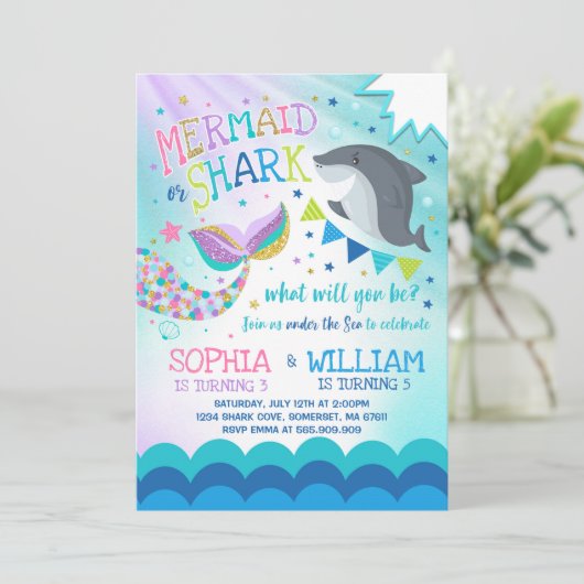 人魚および鮫の誕生日の招待状のプールを囲んでのパーティ 招待状 (スタンド正面)