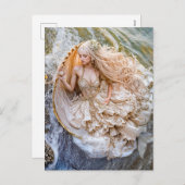 人魚が岸の巨大な貝殻に座る シーズンポストカード (正面/裏面)