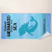 人魚のシルエットの中で最もかわいパーソナライズされたい人 ビーチタオル (正面)