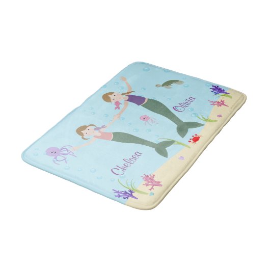 人魚の暗いブロンドの姉妹のパーソナライズなバス・マット バスマット (アングル)