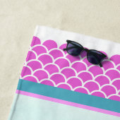 人魚の水彩色名前をカスタムするストライプ ビーチタオル (インサイチュ)