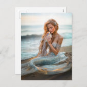 人魚の貝殻と海ビーチに座る シーズンポストカード (正面/裏面)